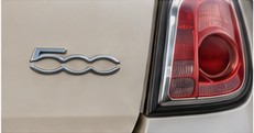 Emblemat 500 na klapie